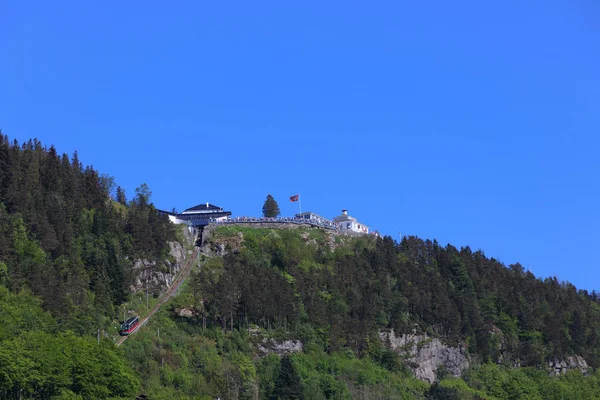 Ta en bergbana upp till Floyen och upplev den stunnin — Stockfoto