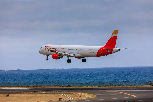 Arecife，西班牙-2017 年 4 月 15 日︰ 空客 A321 与伊比利亚半岛的 免版税图库照片