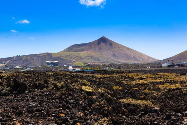 Vacker färg spel på en av många vulkaner i Lanzarote. — Stockfoto