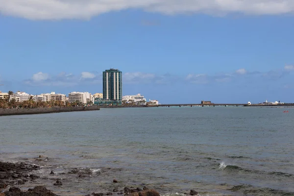 Udsigt over den højeste bygning i hovedstaden Arrecife på Lanzarot - Stock-foto