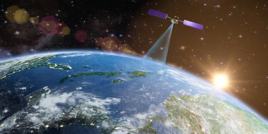 Uydu, Dünya 'ya güneşin arka planına karşı bir sinyal gönderiyor. 3D görüntüleme. Bu görüntünün elementleri Nasa tarafından döşenmiştir.