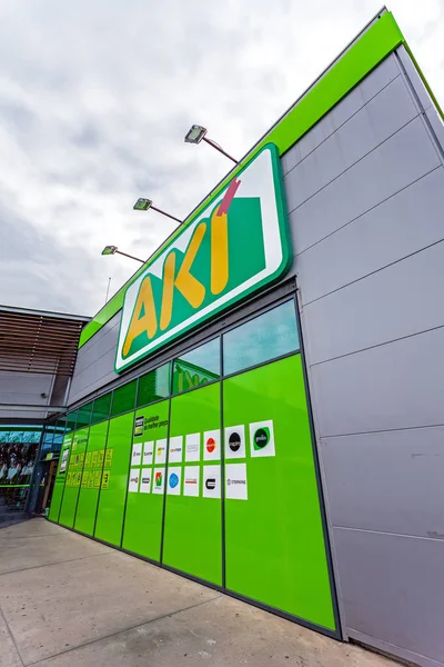 Coina, Portugal - 23 de octubre de 2019: Entrada de la tienda AKI en — Foto de Stock