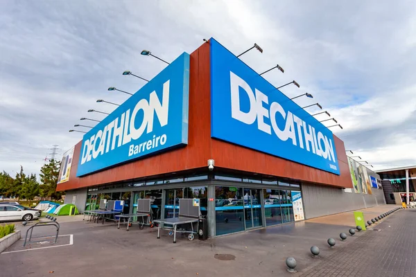 Coina, Portekiz - 23 Ekim 2019: Decathlon Girişi — Stok fotoğraf