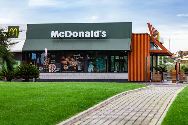 Coina, Portugália - 2019. október 23.: A Mcdonaldok üzlete — Stock Fotó