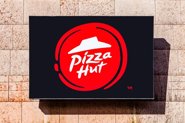 Almada, Portekiz - 24 Ekim 2019: Pizza reklamı — Stok fotoğraf