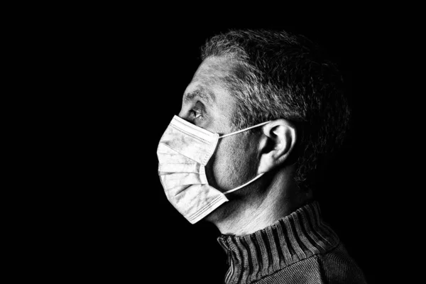 Hombre Con Máscara Quirúrgica Pandémico Epidémico Aterrador Concepto Miedo Peligro — Foto de Stock