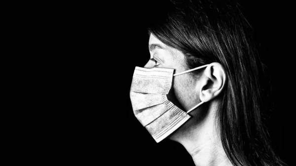 Donna Con Maschera Chirurgica Pandemia Epidemia Spaventoso Paura Pericolo Concetto — Foto Stock