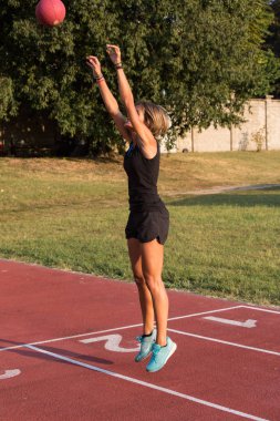 Sağlık topu ile eğitim atlet