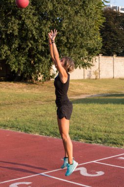 Sağlık topu ile eğitim atlet