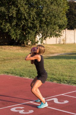 Sağlık topu ile eğitim atlet