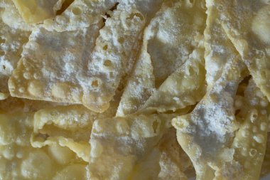 Geleneksel tatlı gevrek pasta melek kanatları vardır