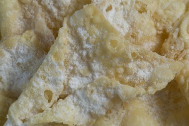 Geleneksel tatlı gevrek pasta melek kanatları vardır