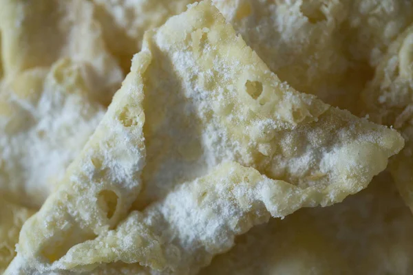 Geleneksel tatlı gevrek pasta melek kanatları vardır