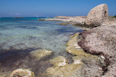 Ses Illetes plaj ve taşlar Formentera Beach