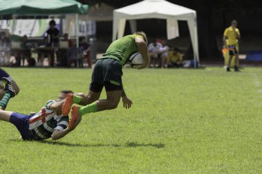 Kalabalık ile rugby maçında oynama