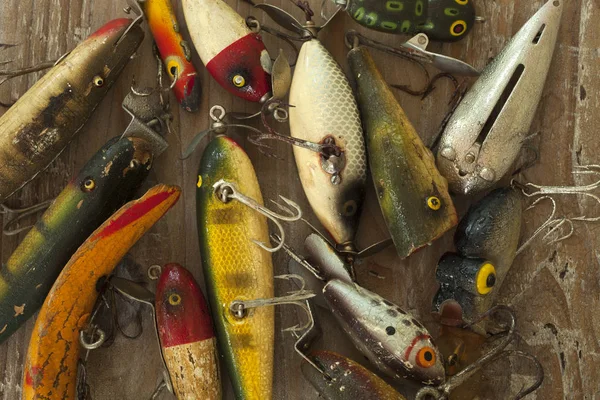 Wet antique fishing lures viewed from above on a rough wood surf — Stock Photo, Image