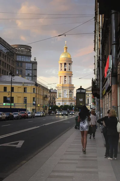 San Petersburgo Rusia Agosto 2016 Personas Caminando Por Avenida Zagorodny —  Fotos de Stock