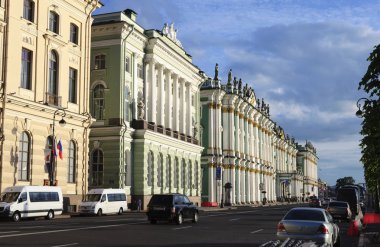 St. Petersburg, Rusya - 25 Haziran 2017: Palace görünümü quay ve Kış Sarayı, Hermitage