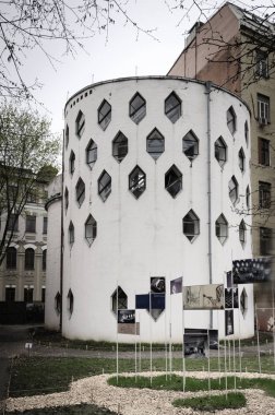 Moskova, Rusya - 26 Nisan 2016: Arkadan görünüş evin mimarı ve ressam K.Melnikov. Kendi ikamet Krivoarbatsky Lane'de Moskova'da evdi 