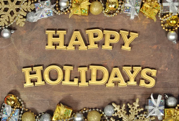 Veselé svátky zlatý text a vánoční ozdoby — Stock fotografie