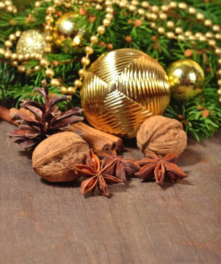 Baharat, Kuruyemiş, koni ve Noel dekorasyonları çeşitleri 