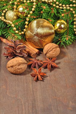 Baharat, Kuruyemiş, koni ve kurutulmuş portakal çeşitleri