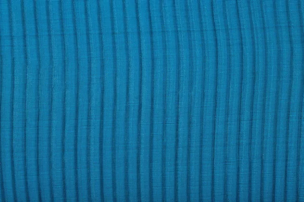 Svart plisserad transparent caprone tyg på en blå bakgrund — Stockfoto