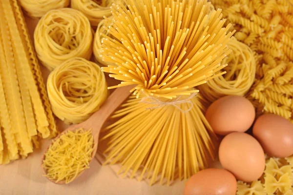 Pasta e uova italiane non cotte — Foto Stock