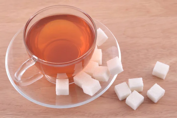 Csésze tea és a finomított cukor — Stock Fotó
