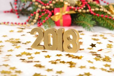 2018 yıl altın rakamlar ve çam dalı