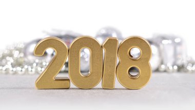 2018 yıl altın rakamlar ve bir beyaz Noel süsleri