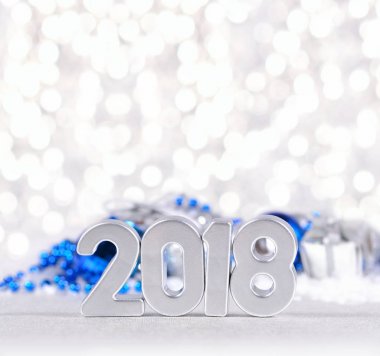 2018 yıl gümüş rakamlar ve Noel süsleri