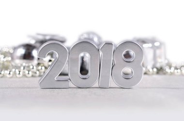 2018 yıl gümüş rakamlar ve Simli yılbaşı süsleri 