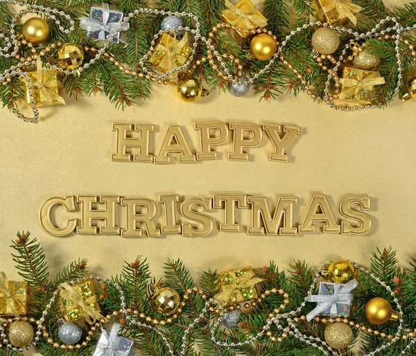 Feliz Navidad texto dorado y rama de abeto y deco de Navidad — Foto de Stock
