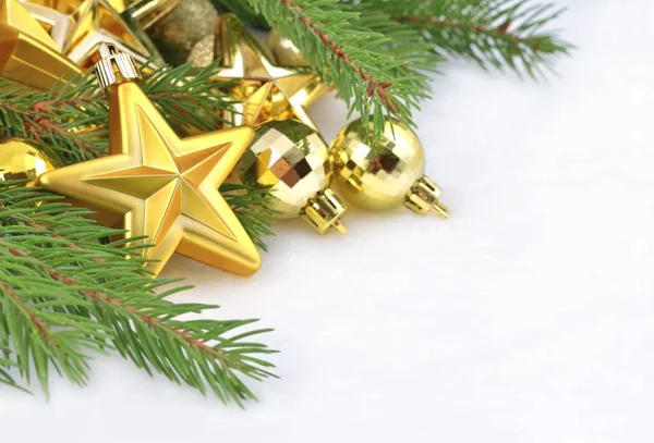 Gouden ster en kerstversiering — Stockfoto