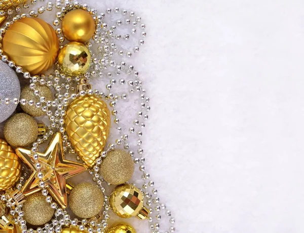 黄金と銀のクリスマスの装飾 — ストック写真