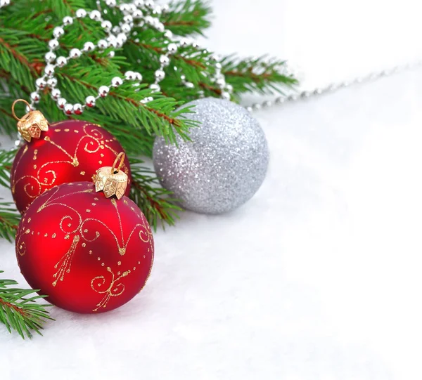 Decorações de Natal em um ramo de abeto Fotografia De Stock