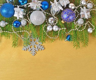 Yılbaşı süsleri çam dalı