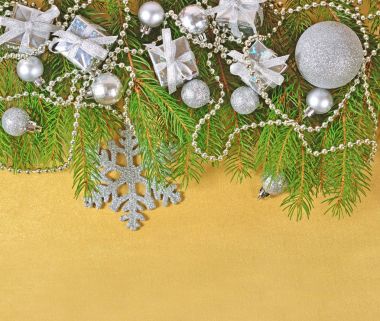 Gümüş Noel süsleri çam dal