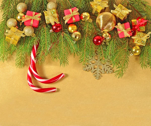 Yılbaşı süsleri çam dalı