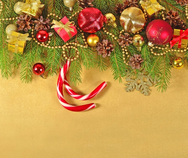 Yılbaşı süsleri çam dalı