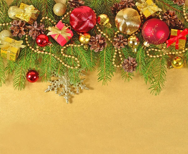 Yılbaşı süsleri çam dalı