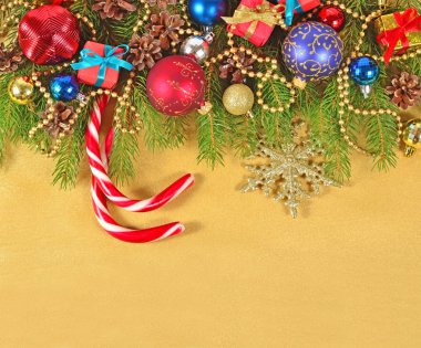 Yılbaşı süsleri çam dalı