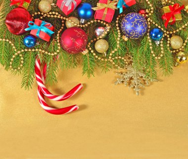 Yılbaşı süsleri çam dalı