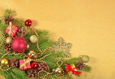 Yılbaşı süsleri çam dalı