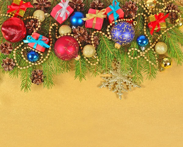 Yılbaşı süsleri çam dalı