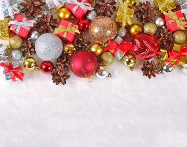 Beyaz bir Noel süsleri