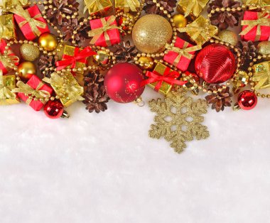 Beyaz bir Noel süsleri