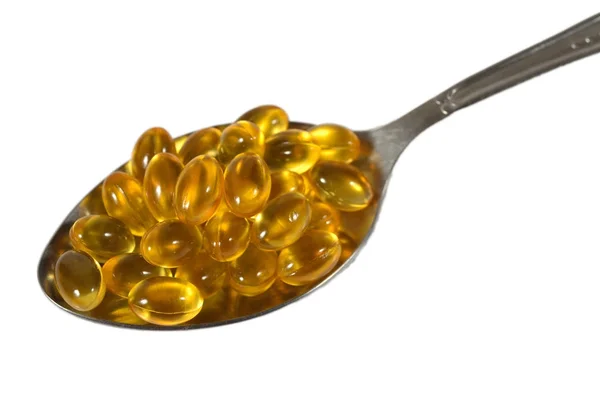 Omega-3 rybí tuk olej kapsle v lžíci na bílé — Stock fotografie