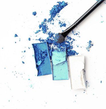 Kutuda gözler gölge